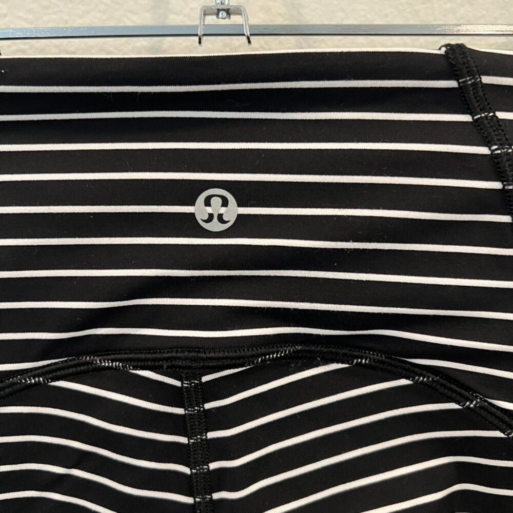 Lululemon Train Times Leggings Tights 25" in Parallel Stripe Black White SZ 4 - Picture 6 of 6